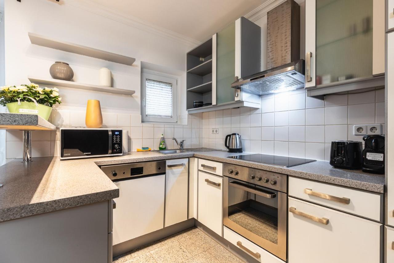 Live Centrally In A Spacious And Modern Apartment In Wina Bagian luar foto