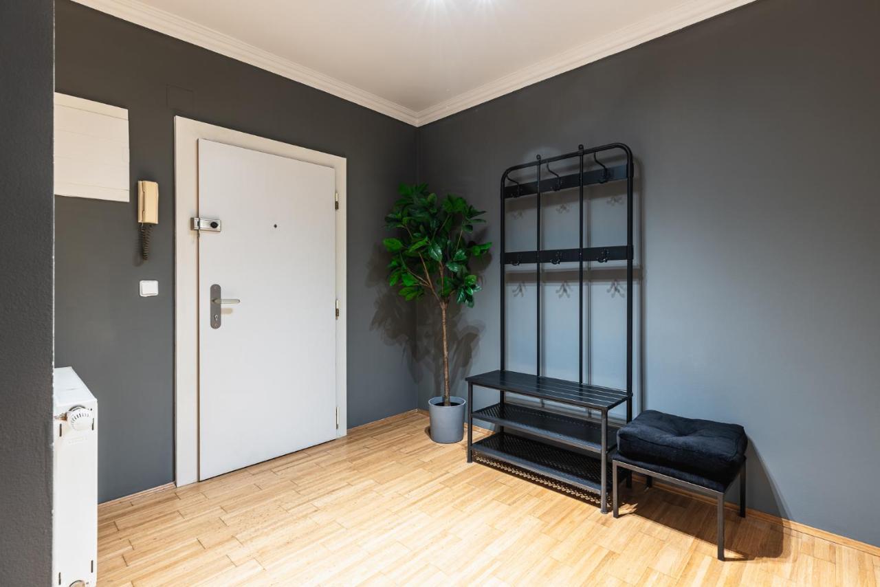 Live Centrally In A Spacious And Modern Apartment In Wina Bagian luar foto